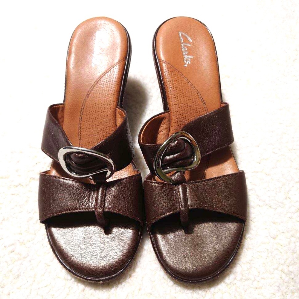 Clark’s leather slip on thong sandals